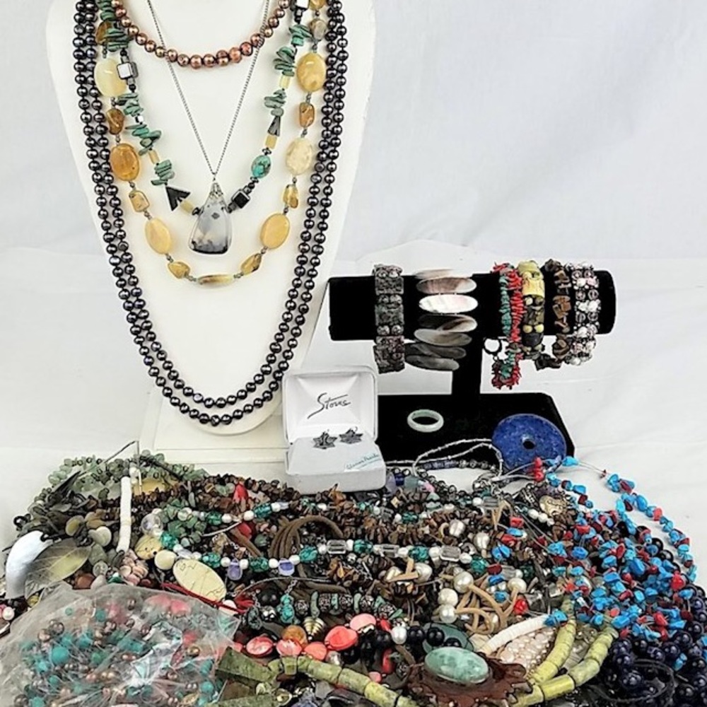 100+ Pcs Huge Jewelry Lot grab bag.